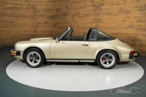 Image 18/19 of Porsche 911 SC 3.0 (1983)