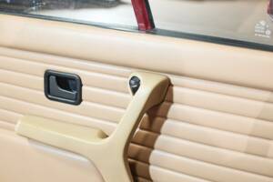Image 30/45 of BMW 320i (1990)