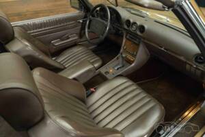 Image 17/19 of Mercedes-Benz 560 SL (1988)