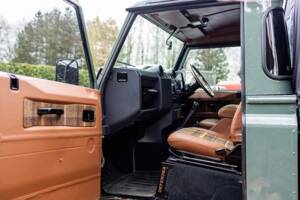 Bild 21/45 von Land Rover Defender 110 (2015)