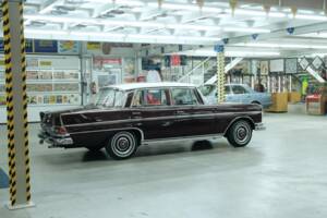 Image 13/50 of Mercedes-Benz 300 SE lang (1965)