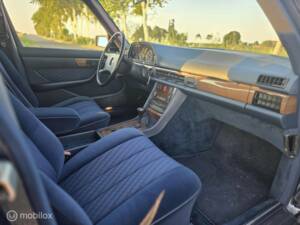 Image 24/50 de Mercedes-Benz 300 SE (1989)