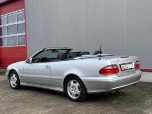 Image 2/50 of Mercedes-Benz CLK 230 Kompressor (2001)
