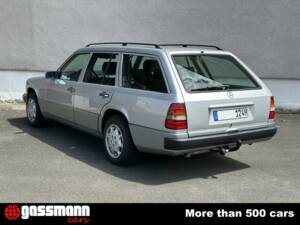 Image 8/15 of Mercedes-Benz 300 TD (1992)