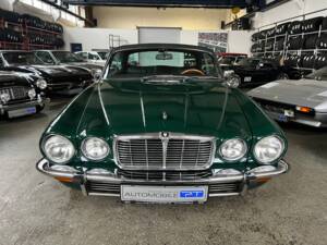 Image 2/47 of Jaguar XJ 6 C 4.2 (1976)