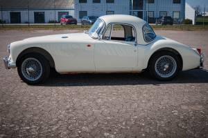 Image 2/46 of MG MGA 1500 (1959)