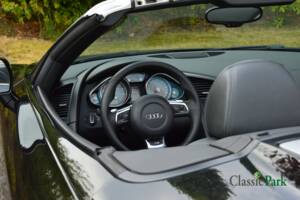 Image 23/50 of Audi R8 Spyder 4.2 FSI Quattro (2011)