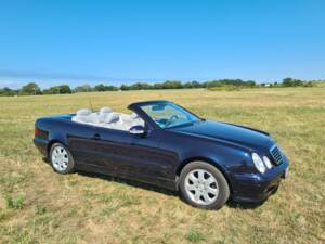 Bild 2/17 von Mercedes-Benz CLK 200 Kompressor (2000)