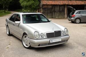 Image 2/98 de Mercedes-Benz E 50 AMG (1996)