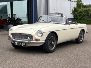 Image 1/47 of MG MGC (1969)