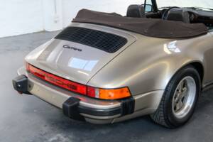 Image 34/36 of Porsche 911 Carrera 3.2 (1984)