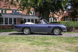 Image 13/30 de Aston Martin DB 6 Volante (1967)