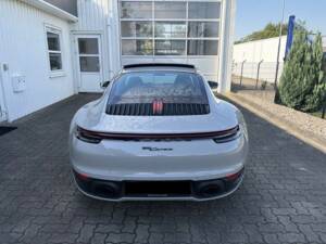 Image 7/12 of Porsche 911 Carrera (2023)