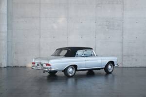 Image 5/49 of Mercedes-Benz 220 SE b (1962)