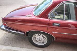 Image 44/44 of Jaguar XJ 12 (1990)