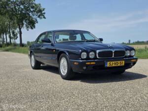 Bild 10/41 von Jaguar XJ 8 Executive (1997)