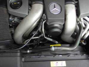 Image 71/99 of Mercedes-Benz SL 63 AMG (2012)