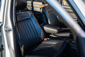 Image 36/44 de Mercedes-Benz 500 SEL (1984)
