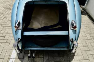 Image 33/50 of Jaguar XK 120 OTS (1952)