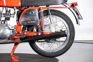 Image 18/50 of MV Agusta 350 S (1972)