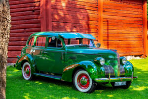 Image 4/50 of Pontiac Quality Six Touring Sedan (1939)