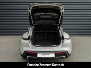 Bild 35/37 von Porsche Taycan 4S Sport Turismo (1900)