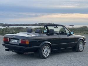 Image 6/12 of BMW 325i (1990)