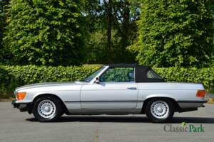 Image 6/50 de Mercedes-Benz 500 SL (1985)