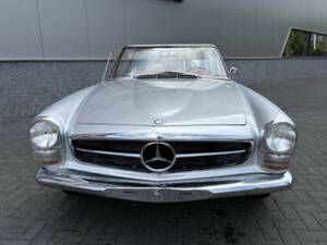 Image 2/50 of Mercedes-Benz 230 SL (1966)