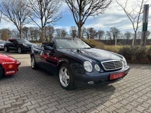 Afbeelding 4/34 van Mercedes-Benz CLK 320 (1999)