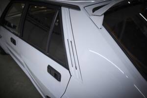 Image 32/93 of Lancia Delta HF Integrale Evoluzione I (1992)