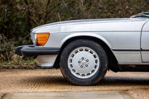 Image 13/31 of Mercedes-Benz 560 SL (1987)