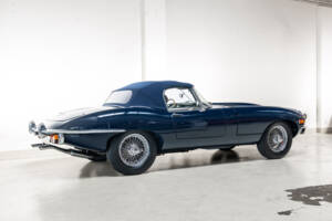 Image 6/36 of Jaguar E-Type (1969)