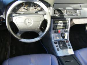 Immagine 11/39 di Mercedes-Benz SL 320 (1997)