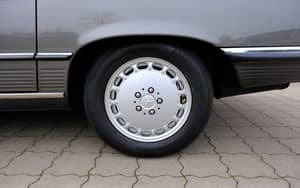 Image 55/96 of Mercedes-Benz 560 SL (1987)