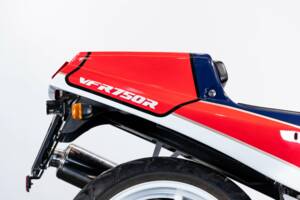 Bild 29/50 von Honda DUMMY (1989)