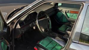 Image 6/15 of Mercedes-Benz E 500 Limited (1994)
