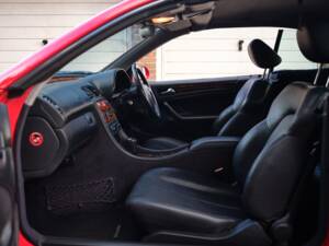 Image 26/43 of Mercedes-Benz CLK 320 (1999)