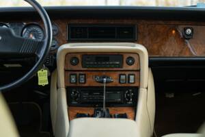 Bild 49/50 von Daimler Double Six (1988)