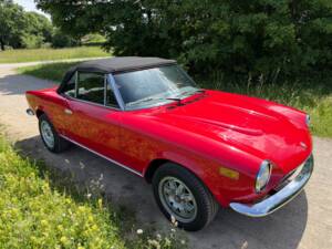 Image 33/51 of FIAT 124 Spider CS2 (1982)