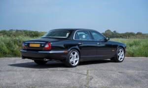Obraz 3/50 pojazdu Jaguar XJR Super V8 (2004)