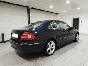 Immagine 4/15 di Mercedes-Benz CLK 320 (2002)