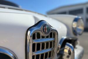 Image 19/24 of Alfa Romeo Giulia 1600 Spider (1963)