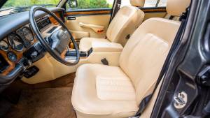 Image 34/42 of Daimler Double Six (1989)