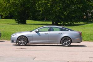 Image 37/50 of Jaguar XJ 5.0 (2011)