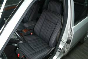 Bild 10/50 von Mercedes-Benz 300 E-24 (1992)