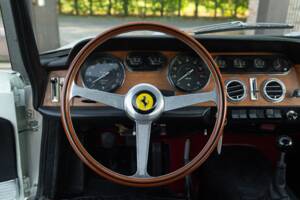 Afbeelding 48/50 van Ferrari 330 GT 2+2 (1964)
