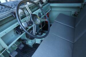 Image 31/50 of Land Rover 88 (1965)
