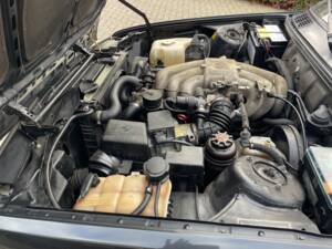 Bild 17/26 von BMW 320i (1990)