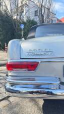 Image 21/37 de Mercedes-Benz 250 SE (1966)
